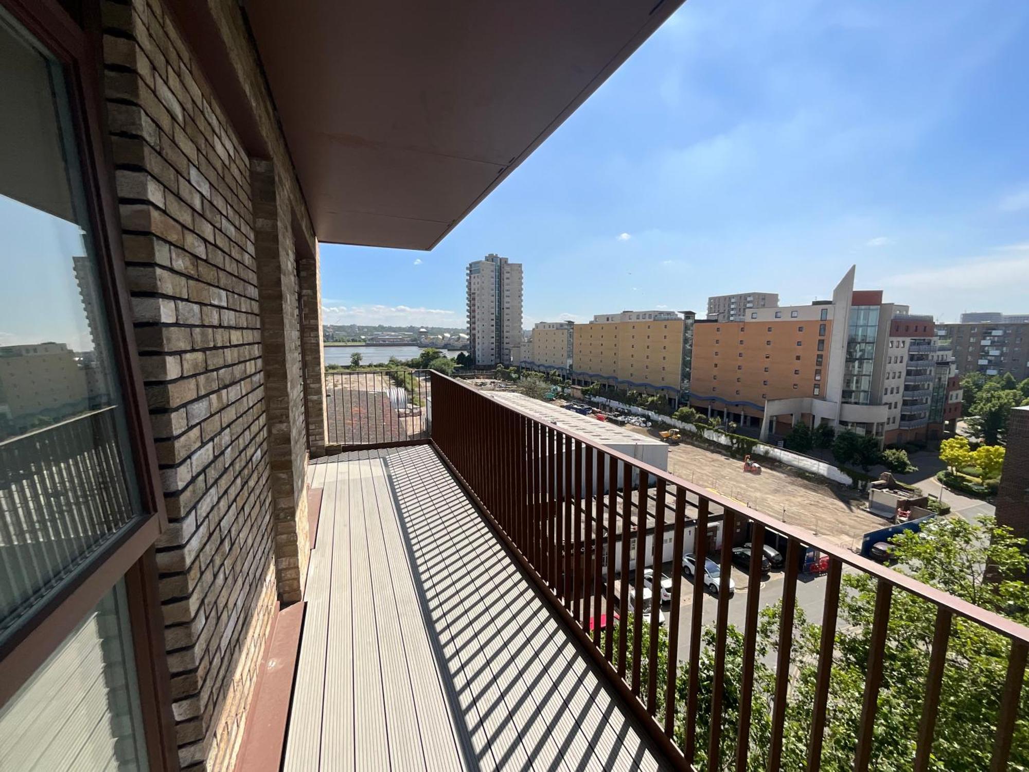 Deluxe Double Bed In Shared Apt Near Canary Wharf, City Airport & O2 Arena With Thames View London Luaran gambar