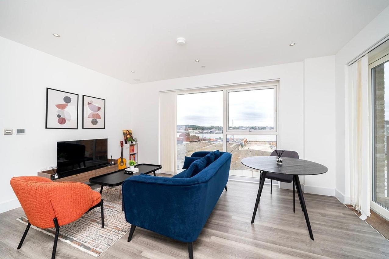 Deluxe Double Bed In Shared Apt Near Canary Wharf, City Airport & O2 Arena With Thames View London Luaran gambar