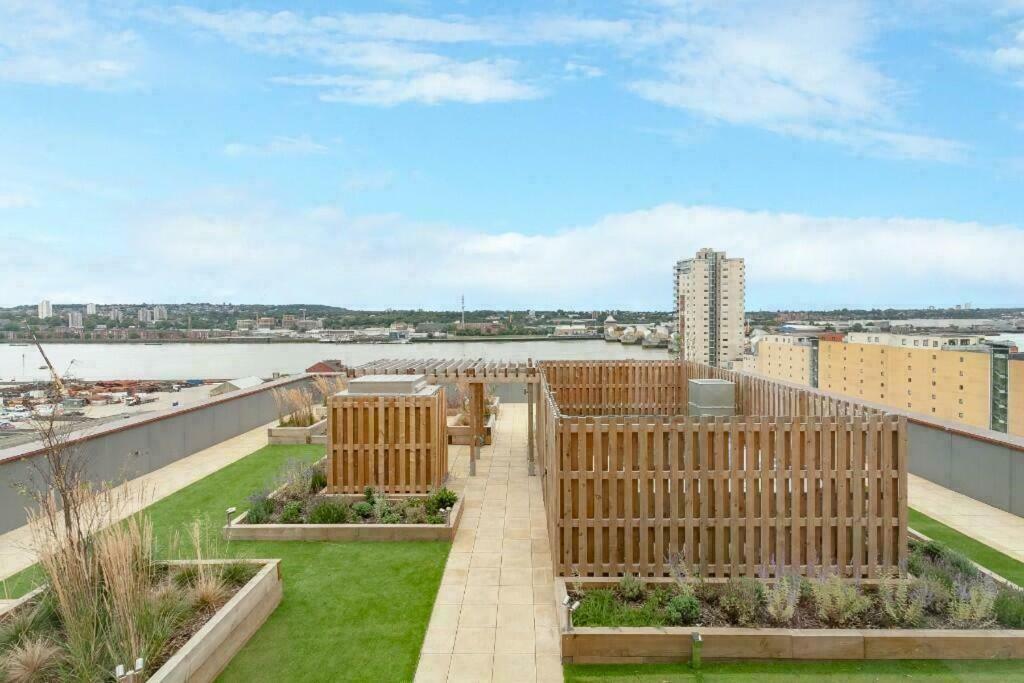 Deluxe Double Bed In Shared Apt Near Canary Wharf, City Airport & O2 Arena With Thames View London Luaran gambar