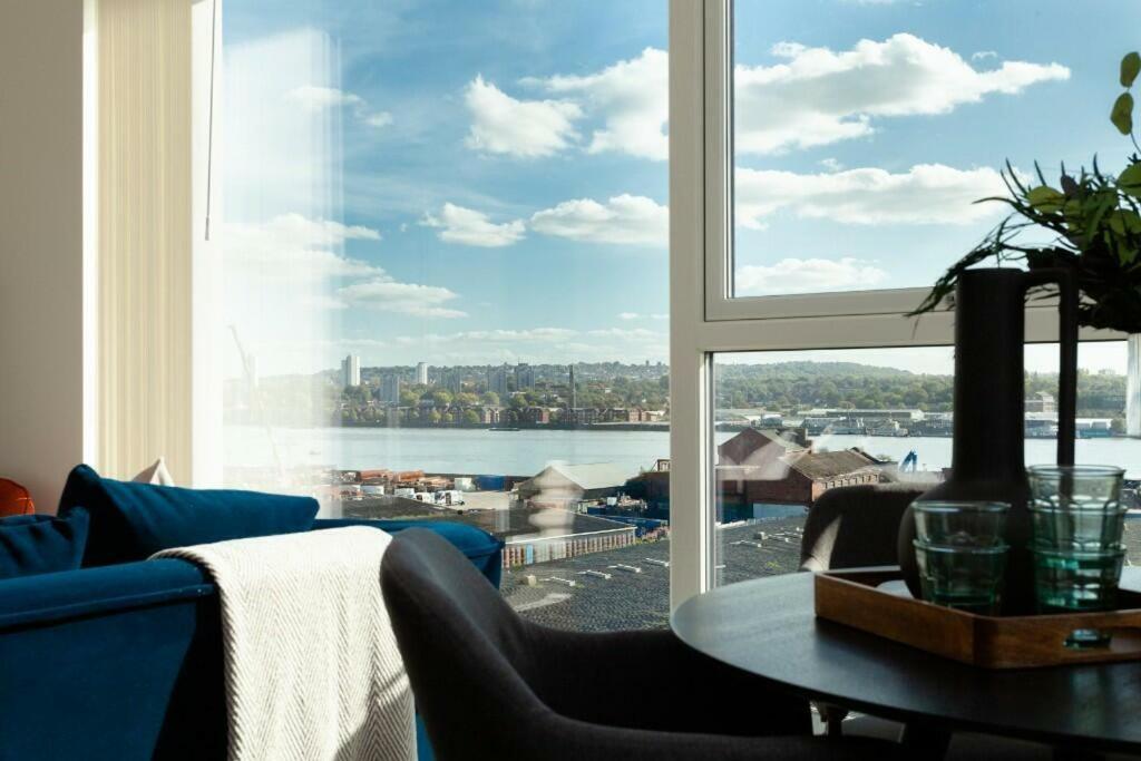 Deluxe Double Bed In Shared Apt Near Canary Wharf, City Airport & O2 Arena With Thames View London Luaran gambar