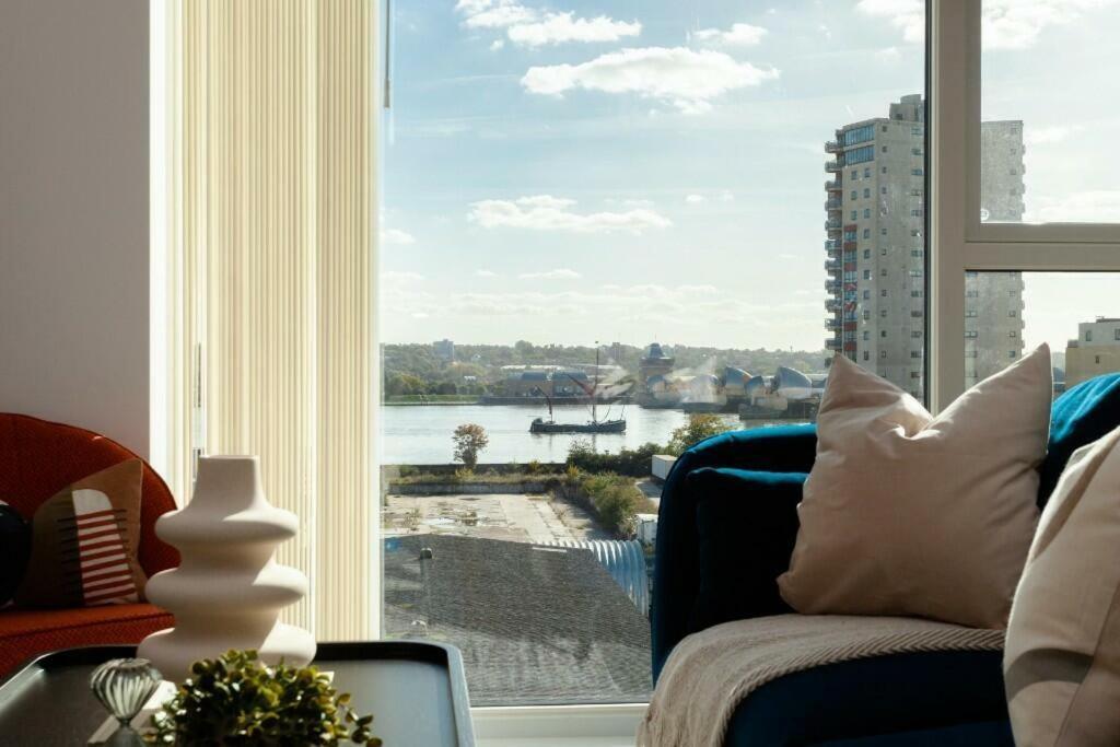 Deluxe Double Bed In Shared Apt Near Canary Wharf, City Airport & O2 Arena With Thames View London Luaran gambar
