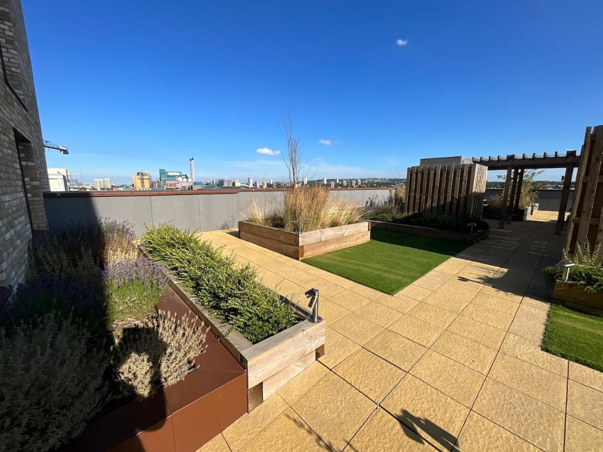 Deluxe Double Bed In Shared Apt Near Canary Wharf, City Airport & O2 Arena With Thames View London Luaran gambar